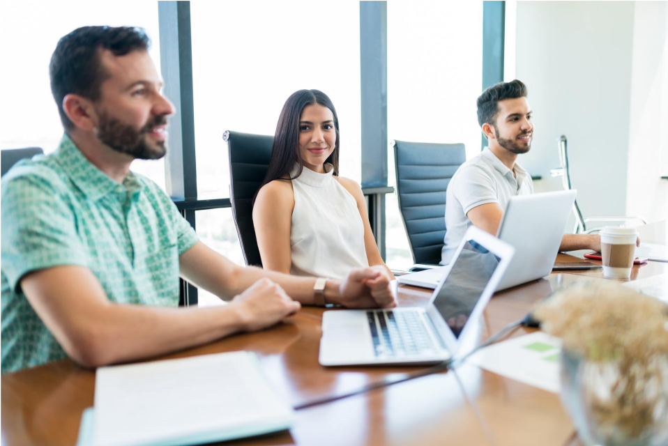 Equipo de trabajo en reunión